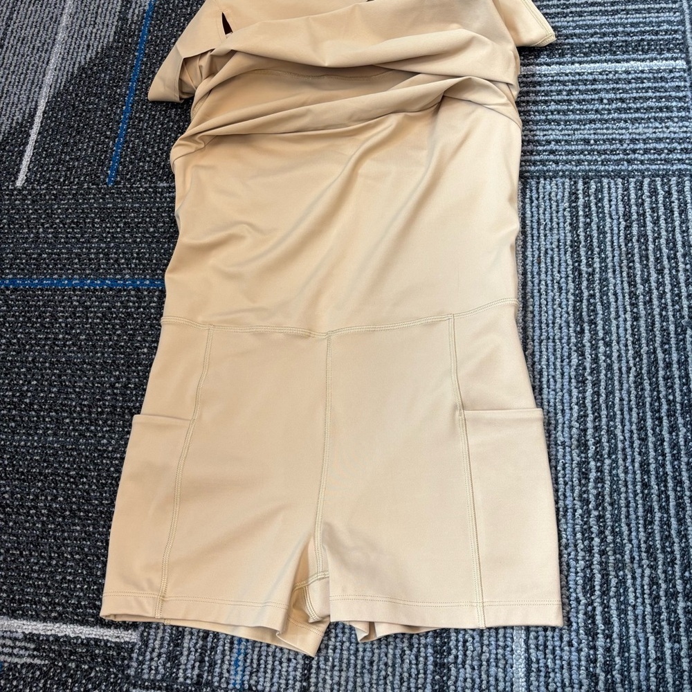 The north face arque Dress Tan Medium Tennis Pickleball - Picture 8 of 10
